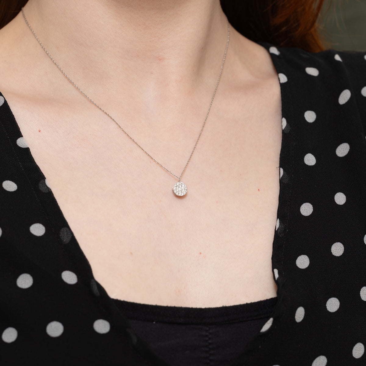 10k White Gold Diamond Cluster Circle Pendant Necklace | 18"