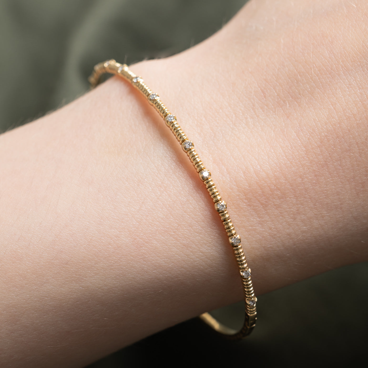 14k Scattered Diamond Grooved Bangle | 7.25"