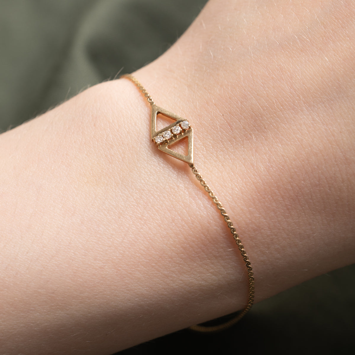 14k Two Tone Diamond Column Triangle Bracelet | 8mm | 7.25"