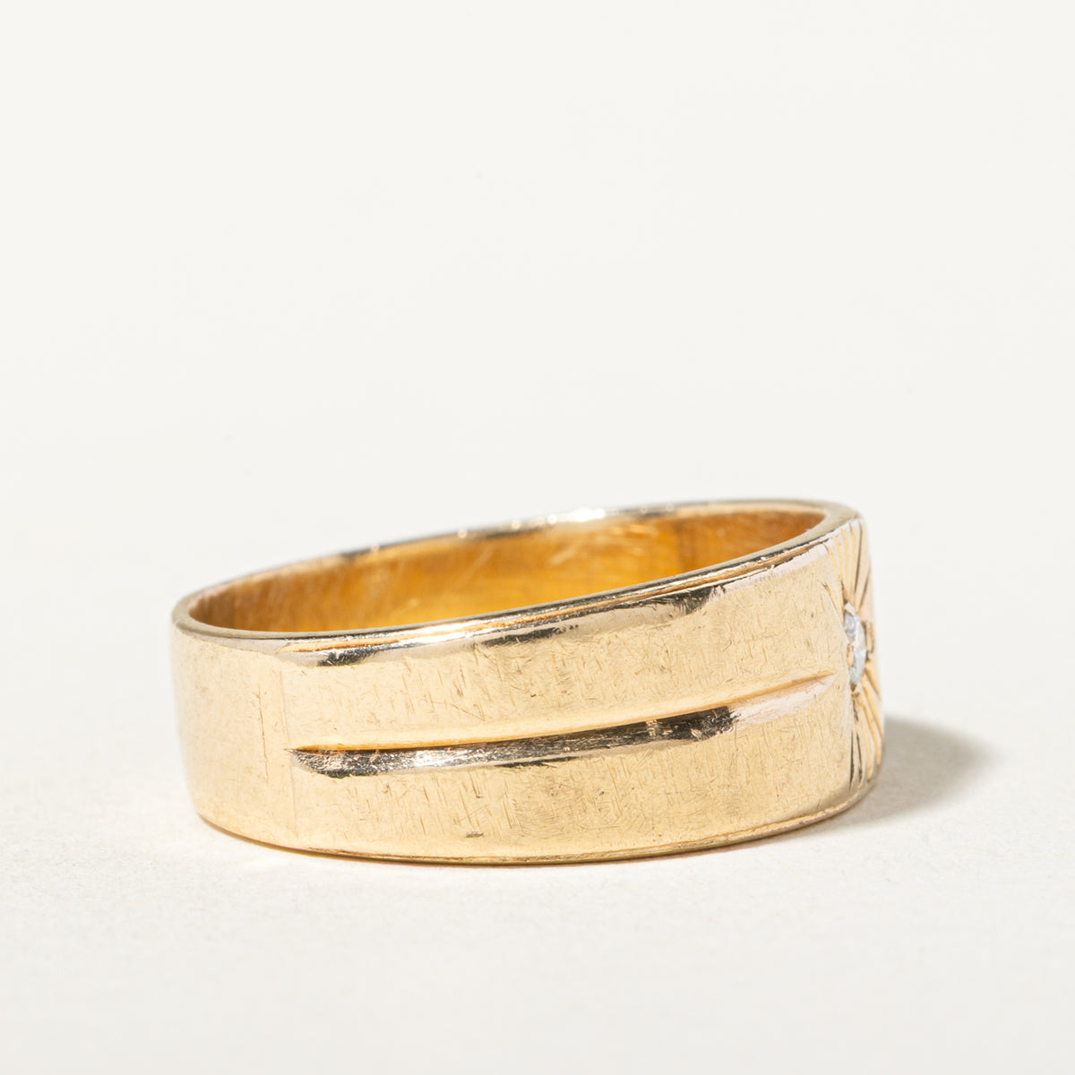 14k Star Set Diamond Grooved Band | 6.00mm | SZ 9.5
