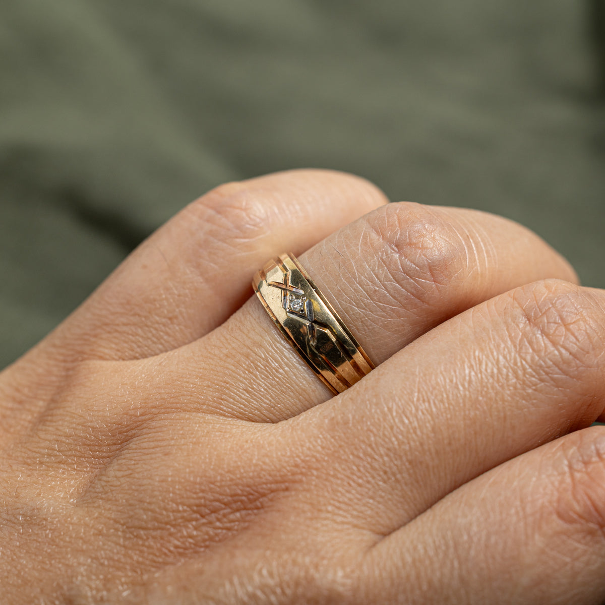 10k Illusion Set Diamond Grooved Geometric Band | 6.00mm | SZ 9.5