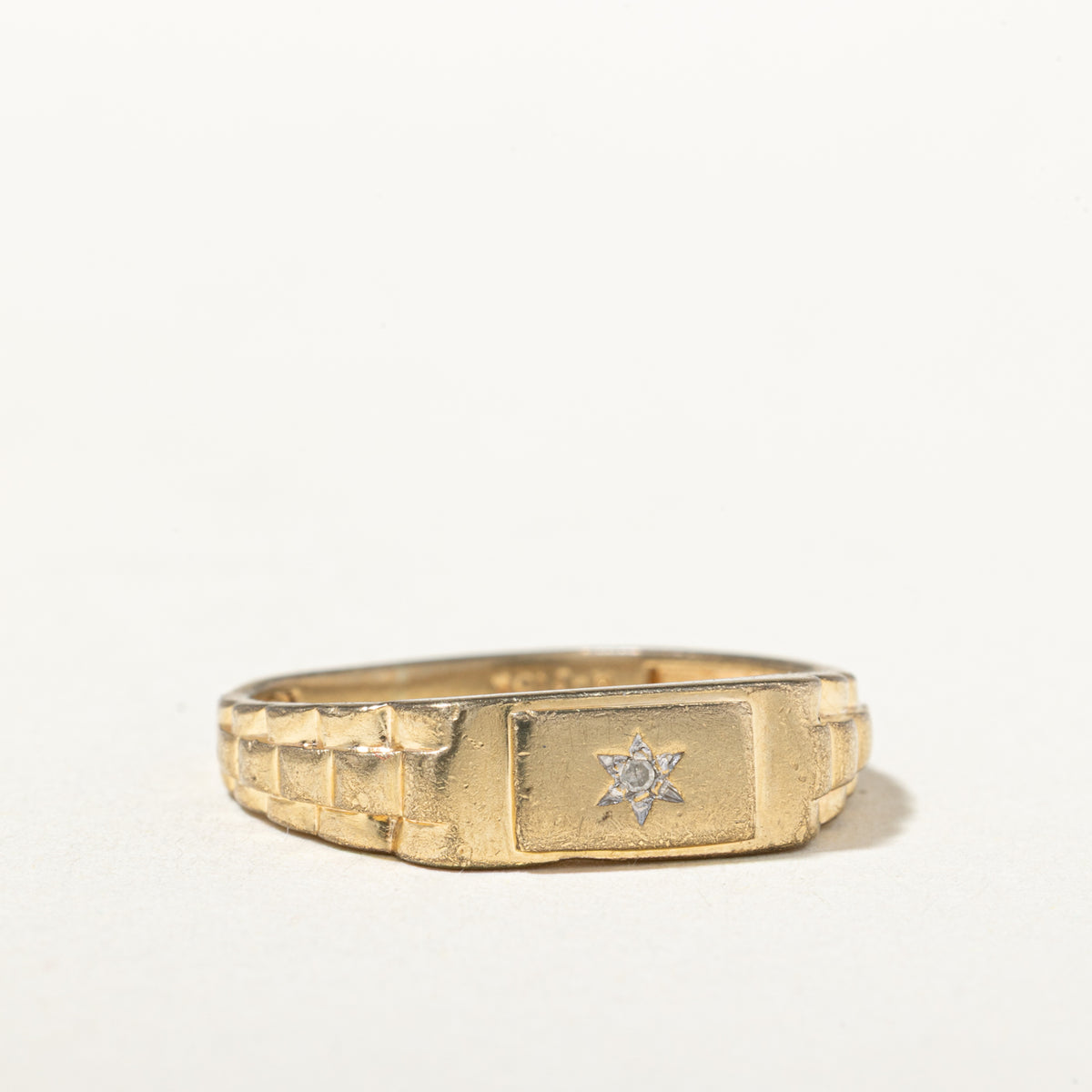10k Diamond Star Grooved Signet Ring | SZ 7.75