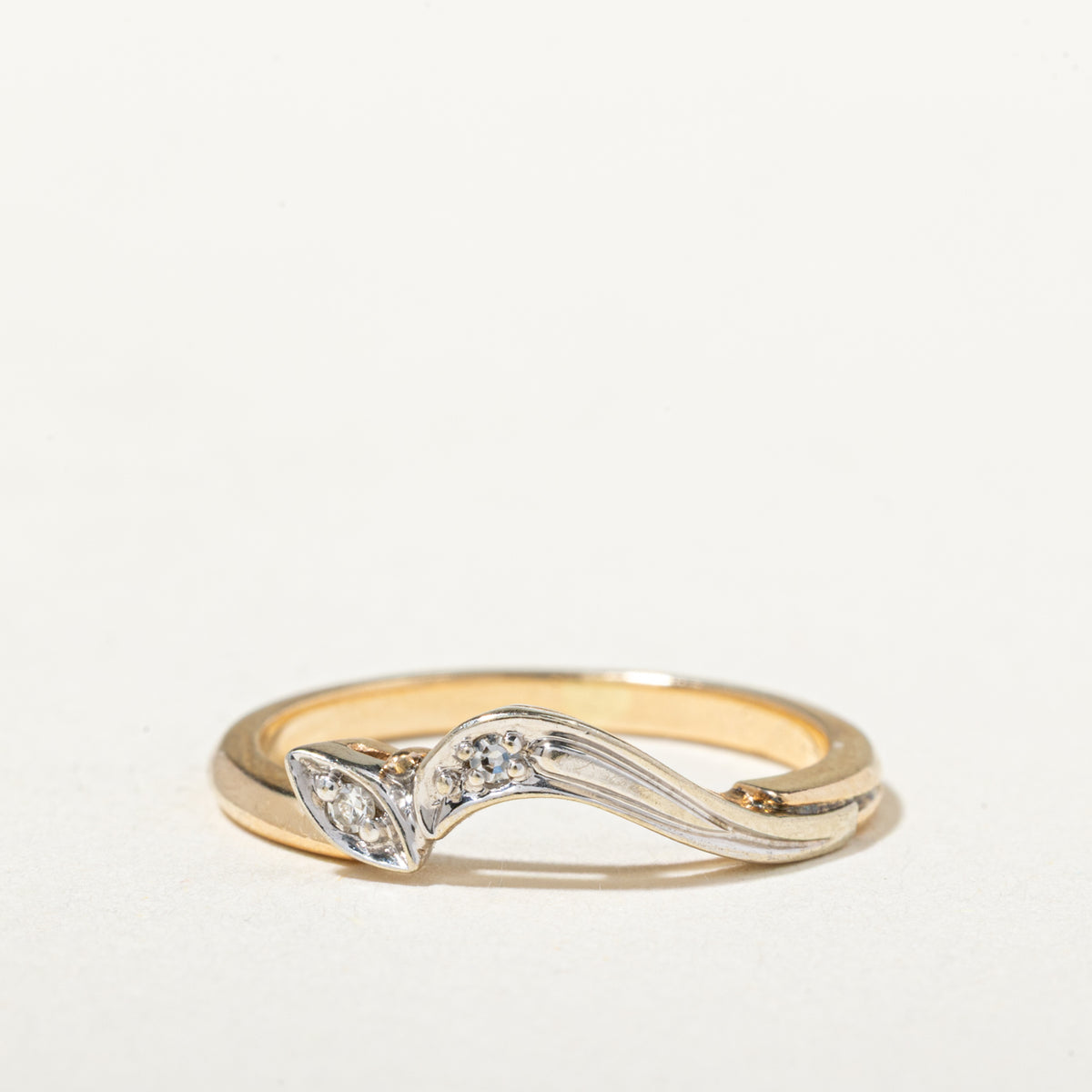 14k Two Tone Diamond Grooved Wave Contour Ring | SZ 4.75