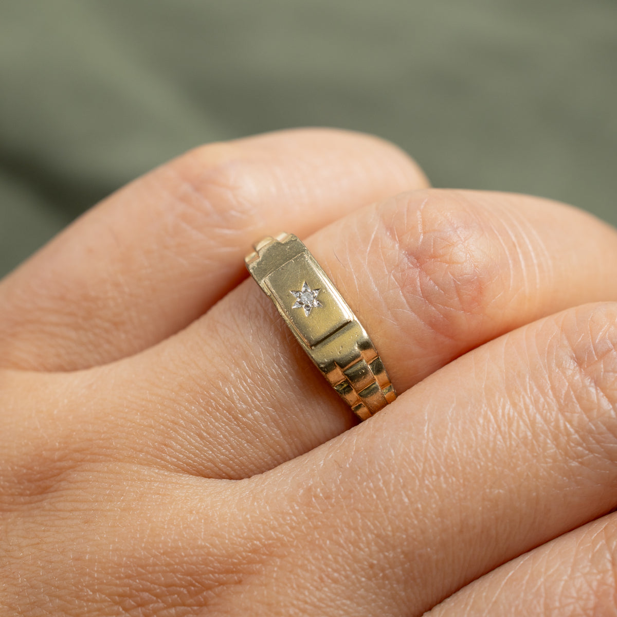 10k Diamond Star Grooved Signet Ring | SZ 7.75