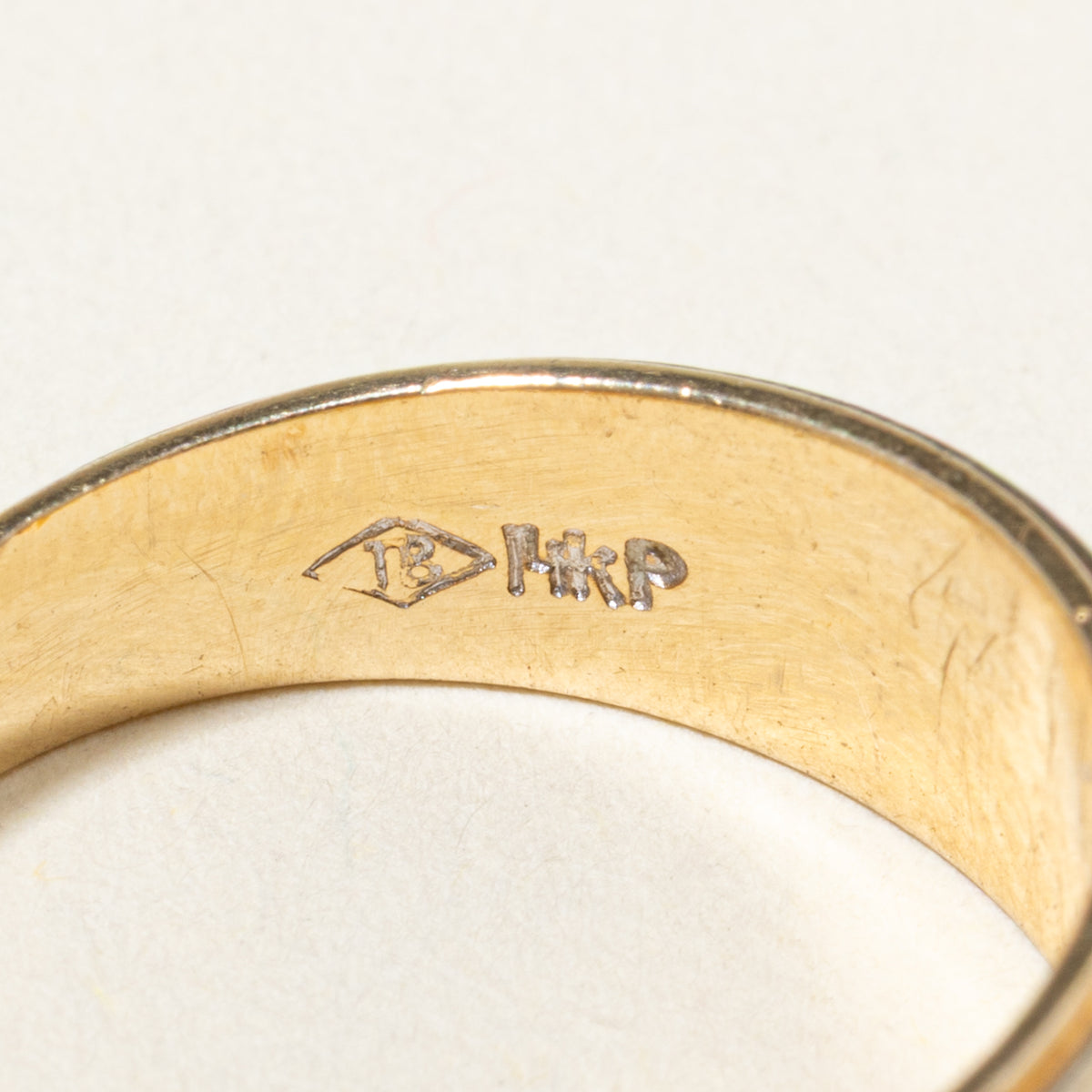 14k Two Tone Star Set Diamond Textured Band | 7.00mm | SZ 6