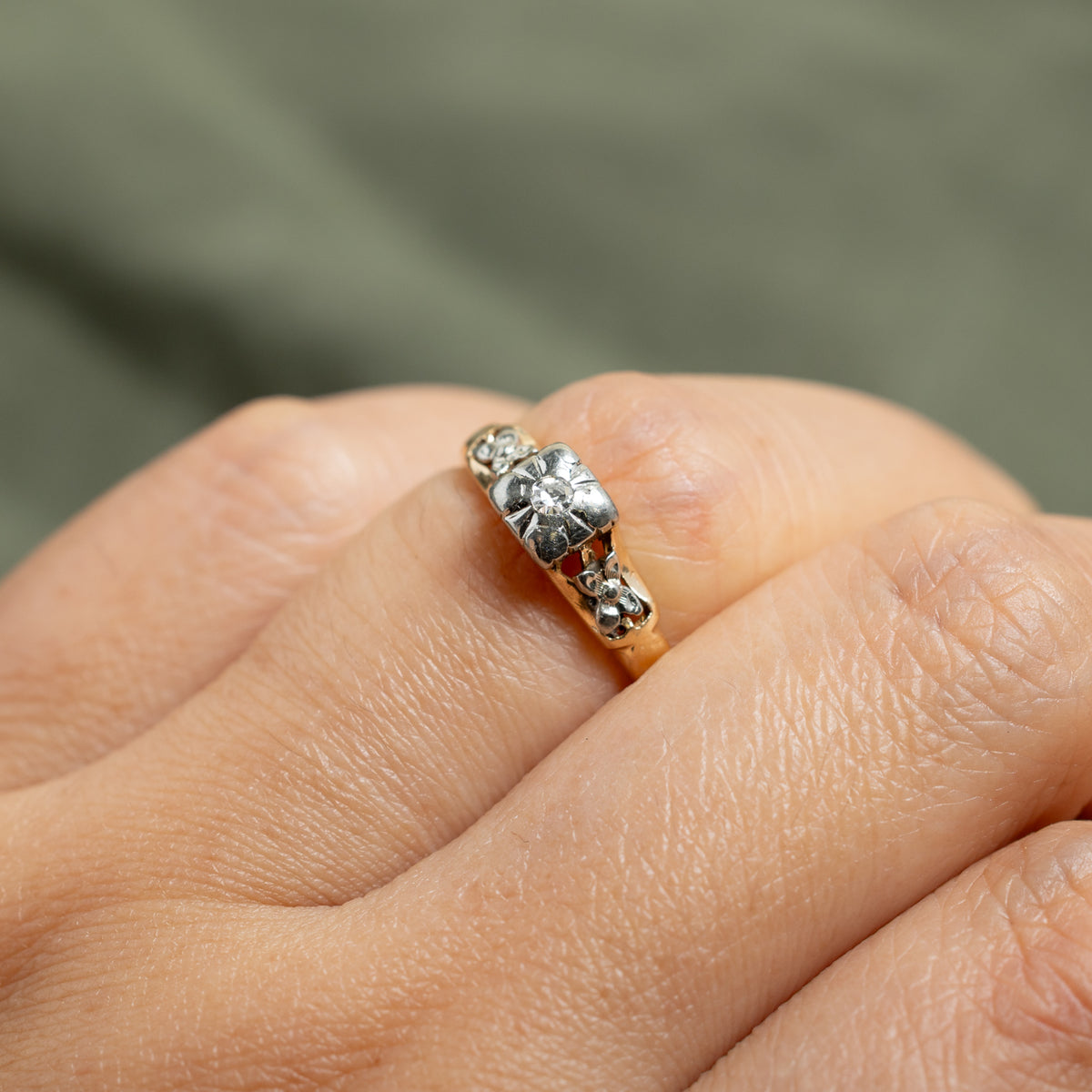 Two Tone Illusion Set Diamond Floral Accented Ring | SZ 4.75