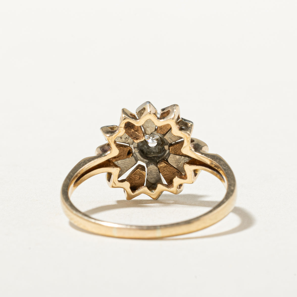 Two Tone Illusion Set Diamond Flower Ring | SZ 7.25