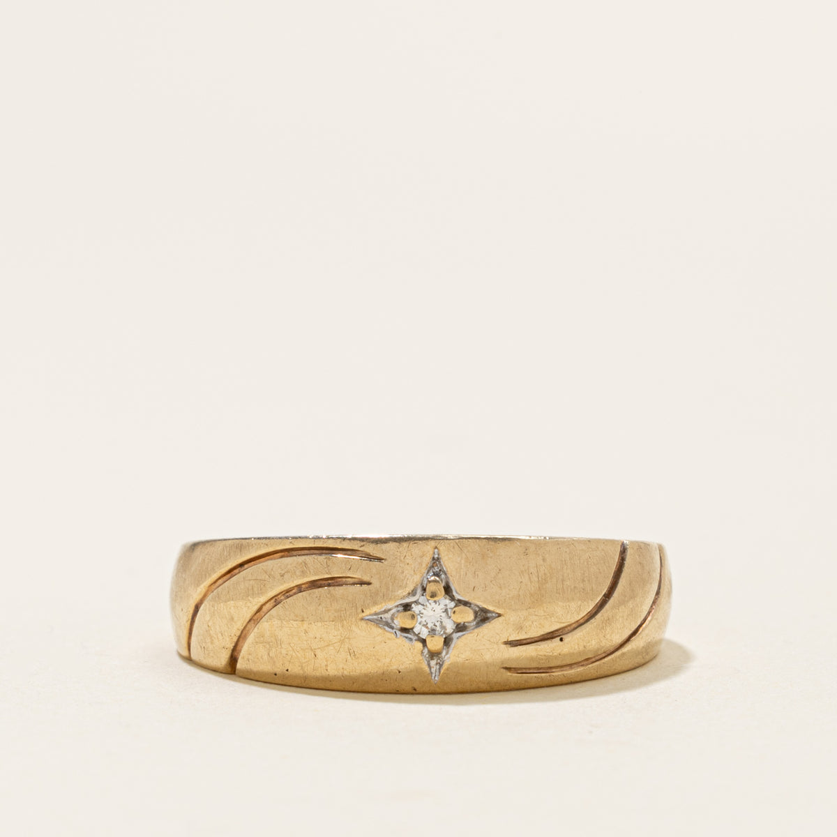 10k Star Set Diamond Grooved Wave Band | 7.4mm | SZ 11.5