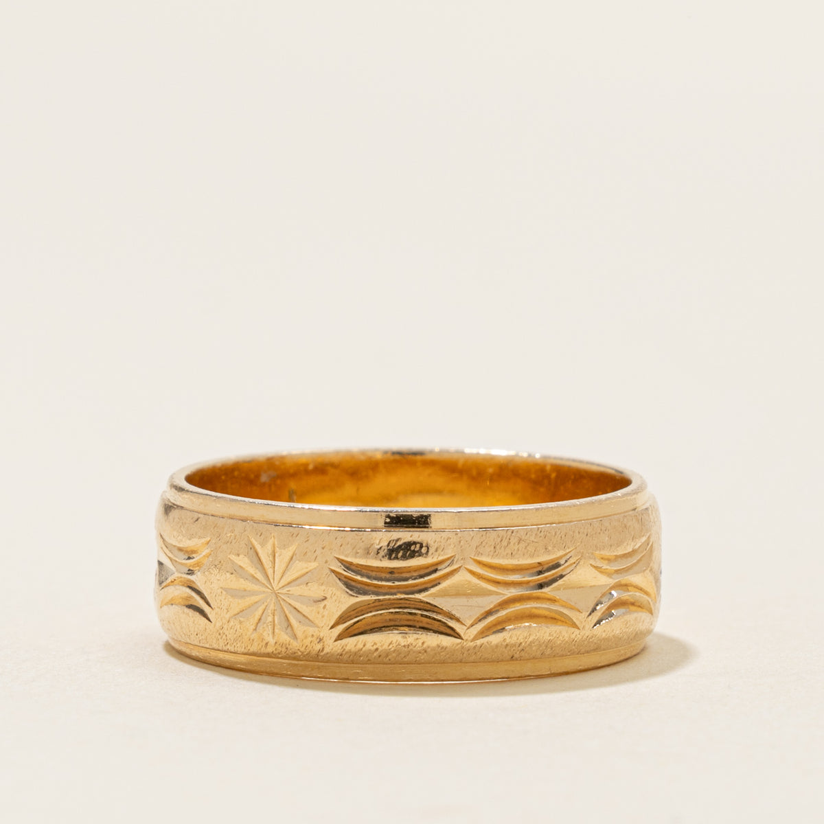 14k Star Set Diamond Engraved Wave Band | 6.5mm | SZ 9