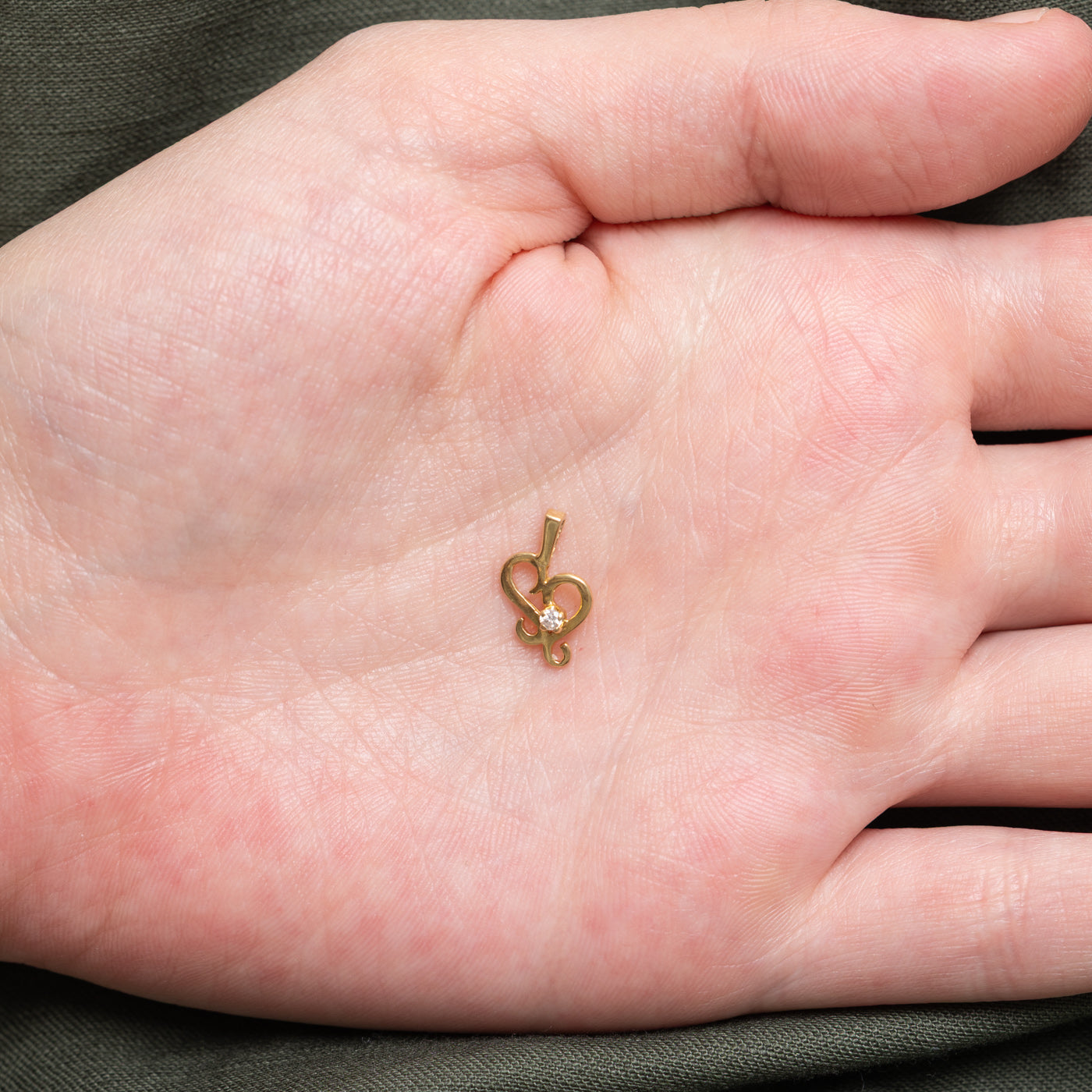 18k Diamond Swirly Heart Pendant