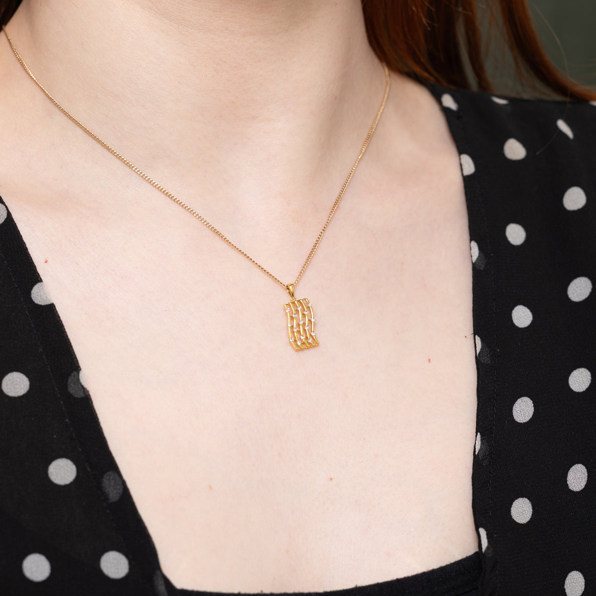 18k Diamond Wavy Columns Pendant