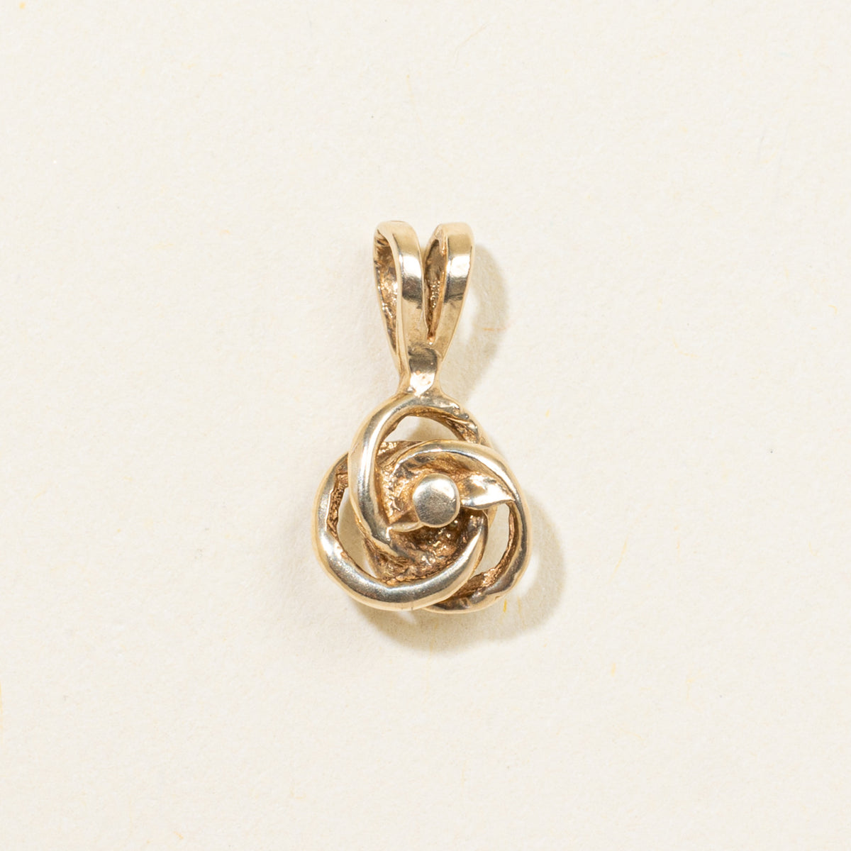 10k Single Diamond Swirl Pendant