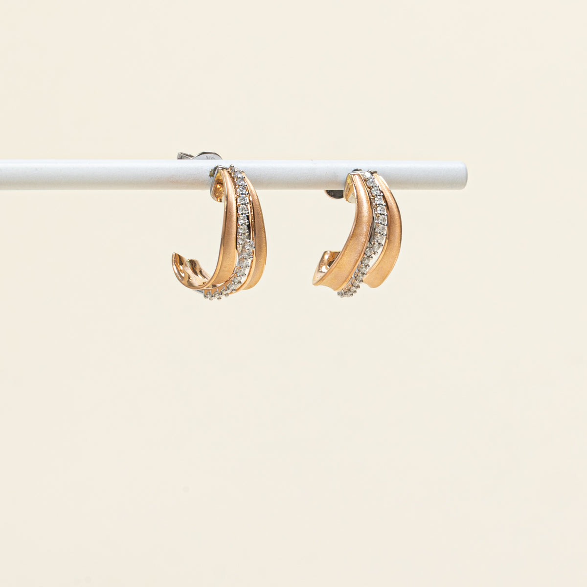 18k Two Tone Diamond Wave Grooved Half Hoop Earrings | 17.50mm | 0.18ctw