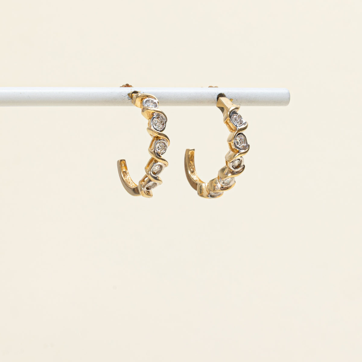 14k Bezel Set Diamond Twisted Hoop Earrings | 22.05mm | 0.35ctw