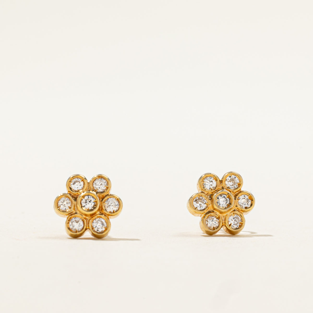 18k Bezel Set Diamond Daisy Floral Stud Earrings | 0.21ctw