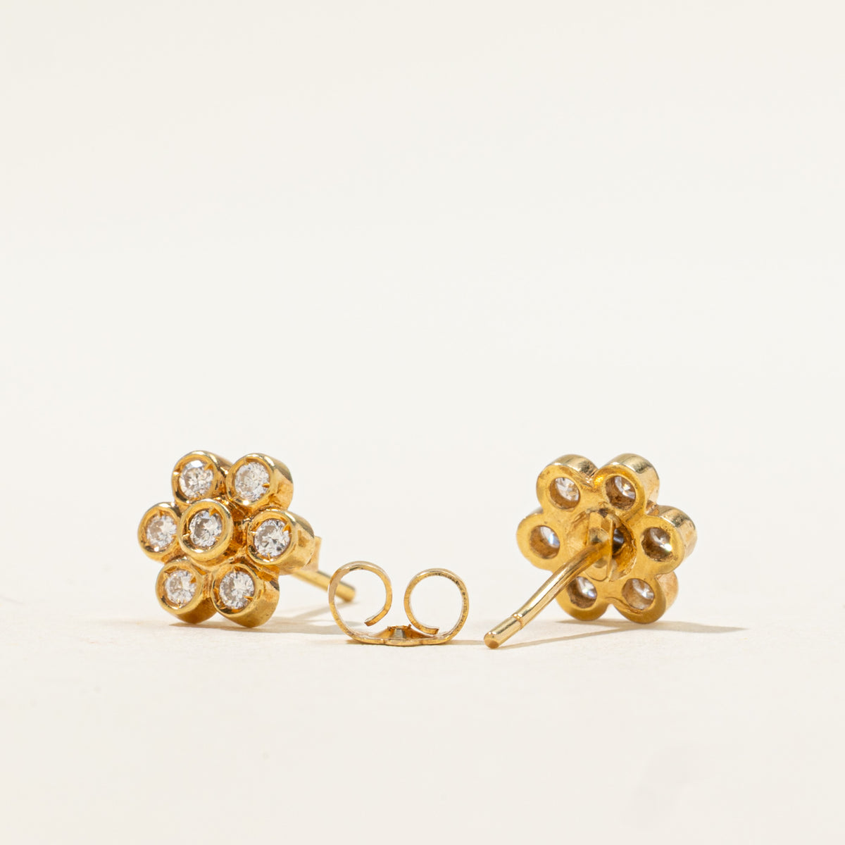 18k Bezel Set Diamond Daisy Floral Stud Earrings | 0.21ctw