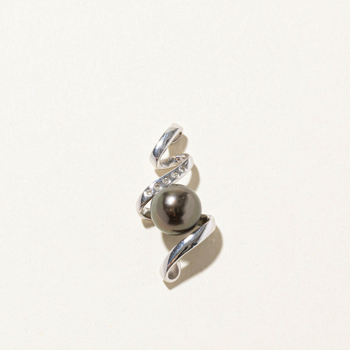 18k Black Pearl & Diamond Twisted Pendant | 0.03ctw