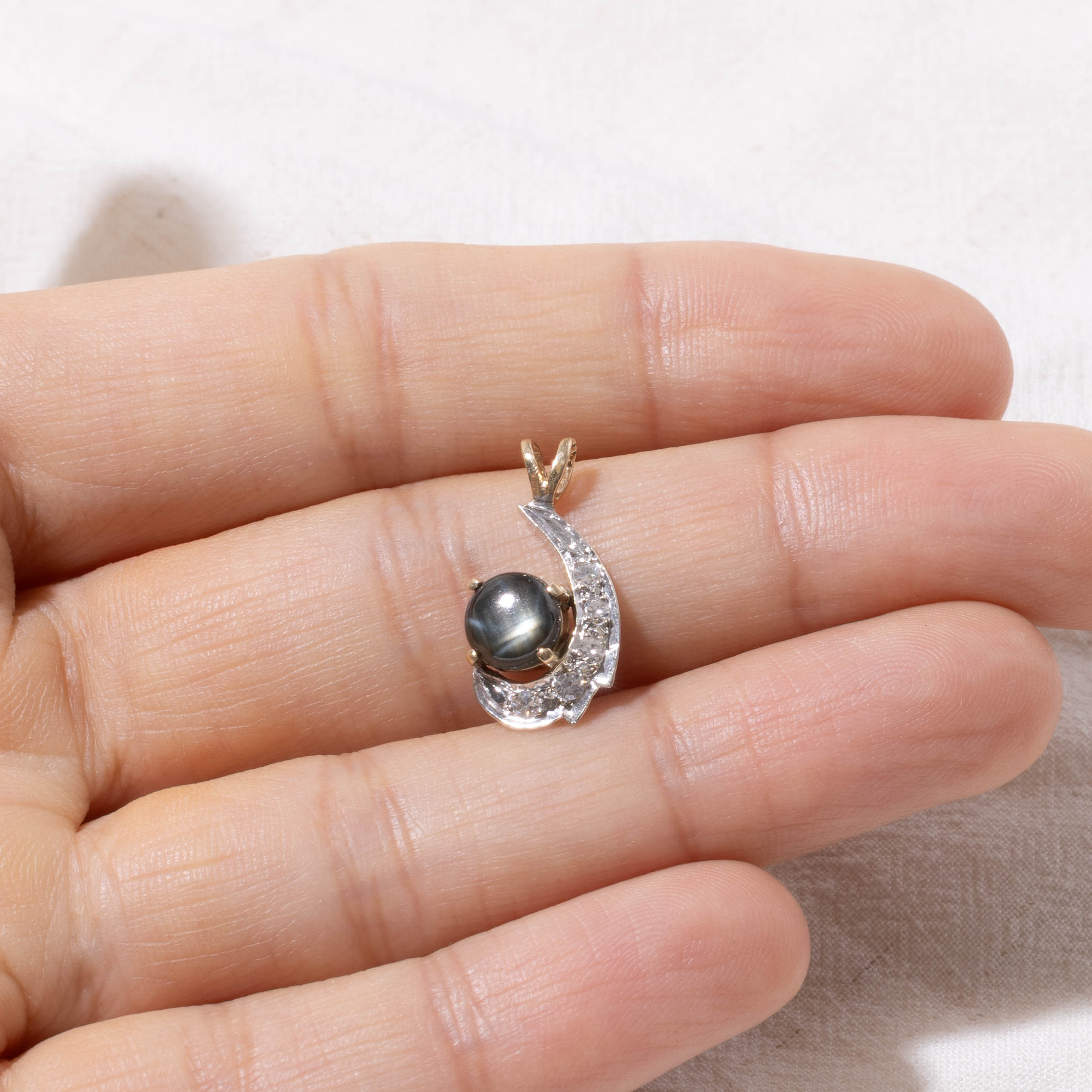 13k Star Sapphire & Diamond Crescent Pendant | 0.86ct, 0.15ctw