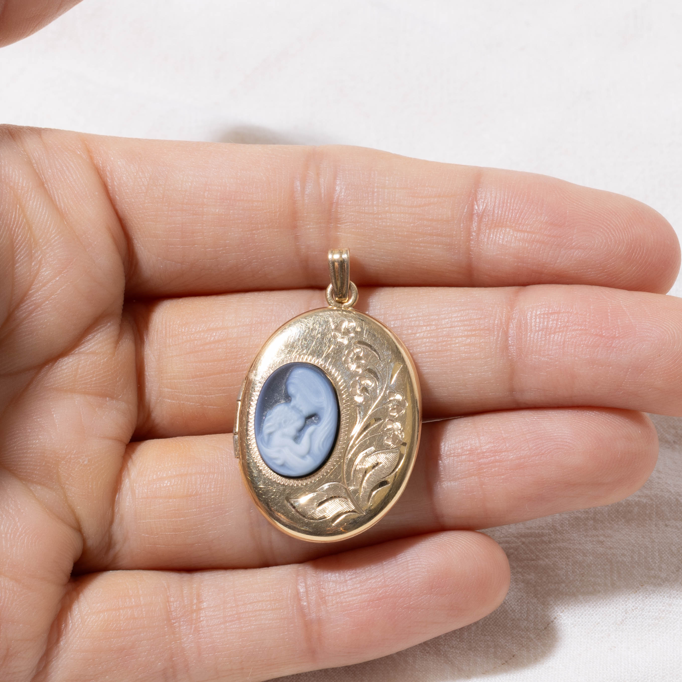 10k Mother & Child Onyx Cameo Floral Locket | 4.20ct