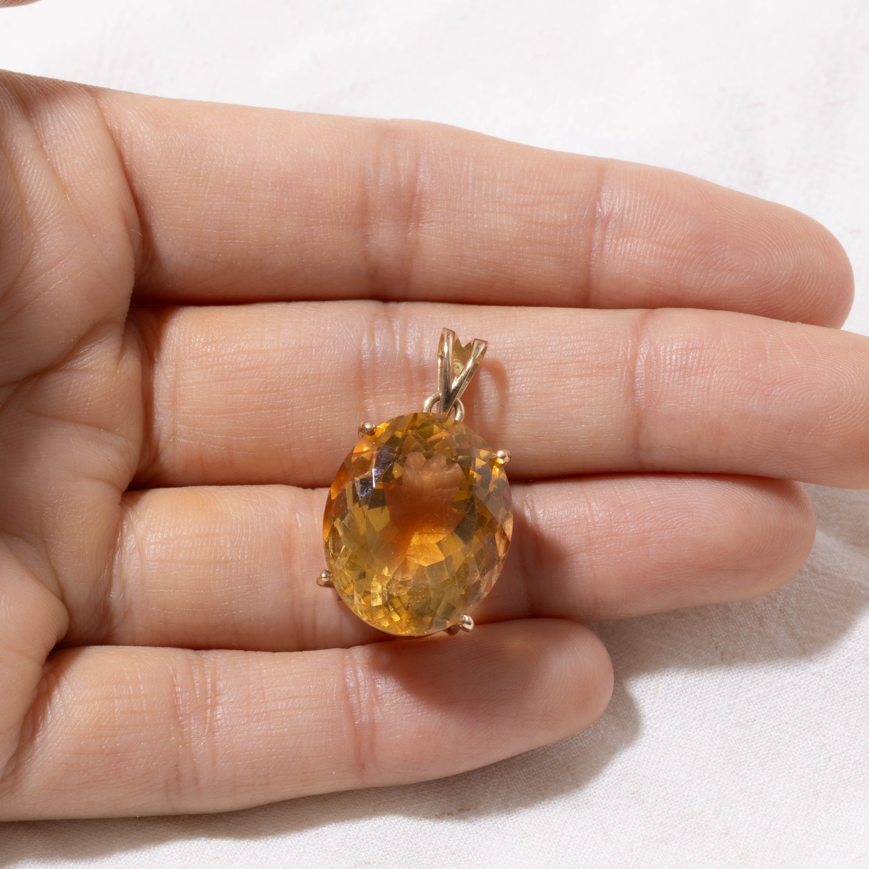 18k Solitaire Citrine Pendant | 24.00ct