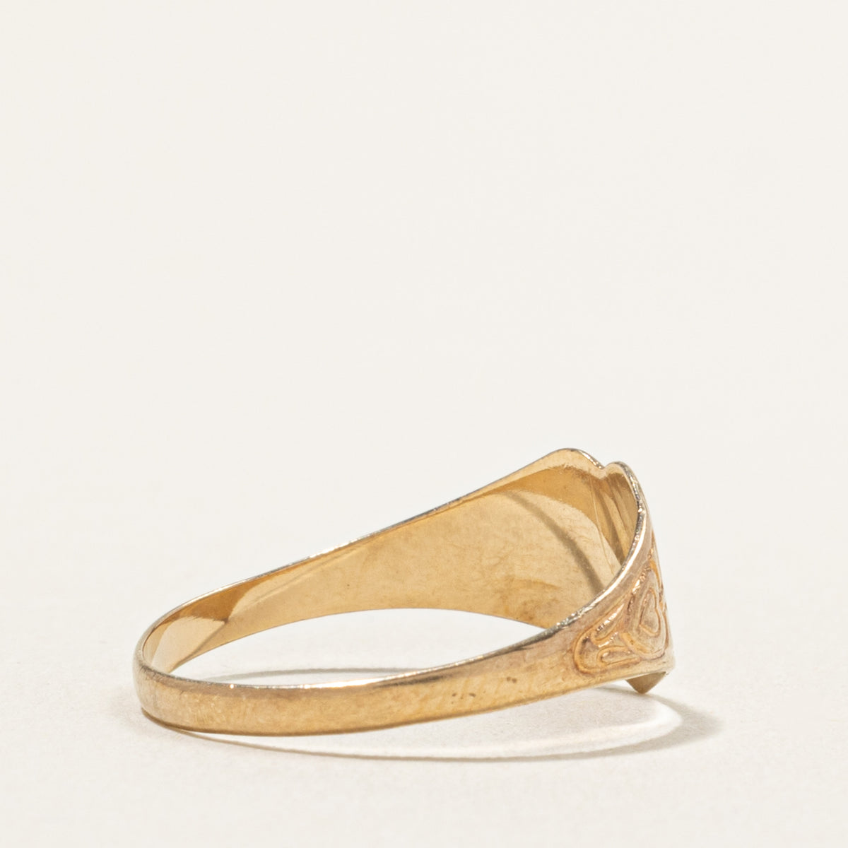 9k Yellow Gold Engraved "AMH" Initial Heart Signet Ring | SZ 5.75