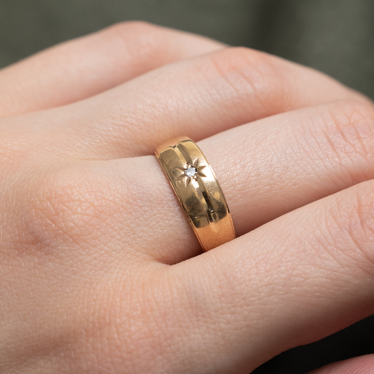 14k Star Set Diamond Grooved Band | 6.75mm | SZ 7