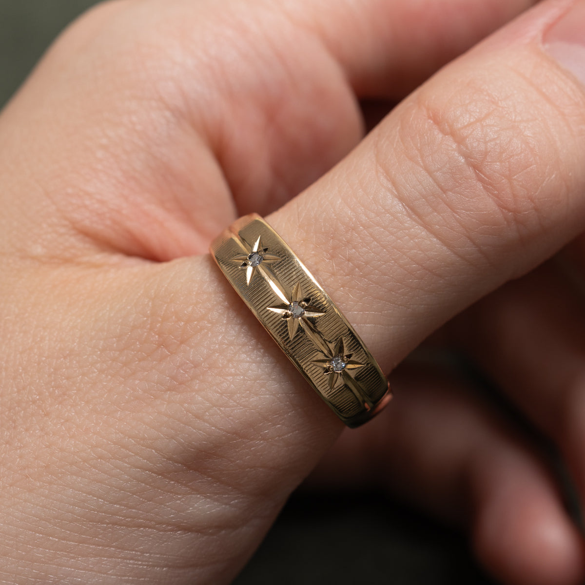 Vintage Canadian Star Set Diamond Engraved Band | 6.7mm | SZ 11