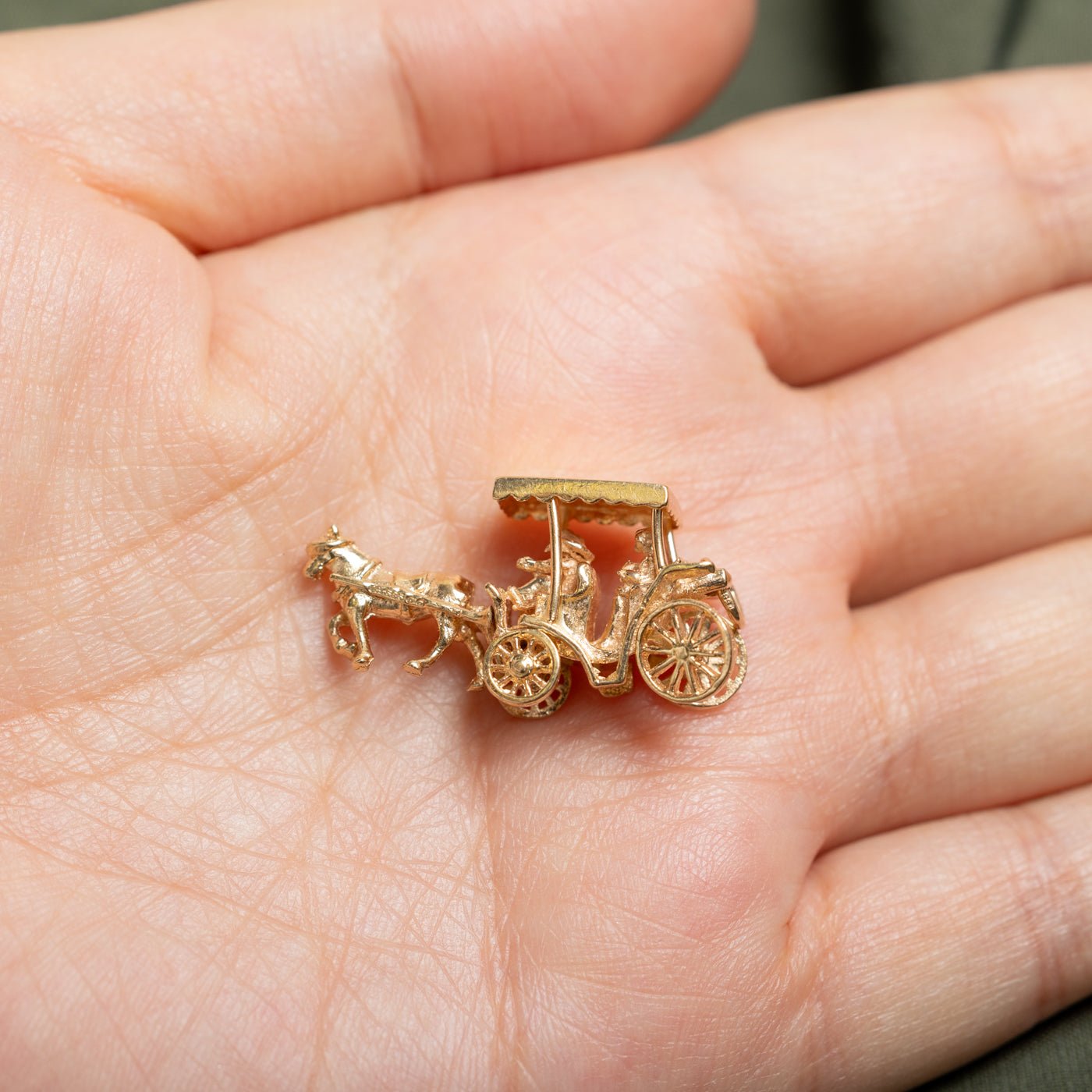14k Yellow Gold Openwork Horse-Drawn Carriage Charm
