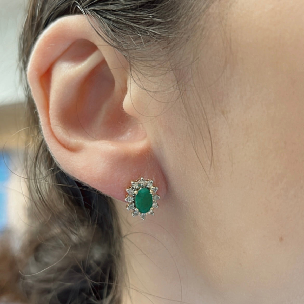 Boucles d'oreilles en or 10 carats avec émeraudes et diamants | 0,7 ct au total 0,18 ct au total | 
