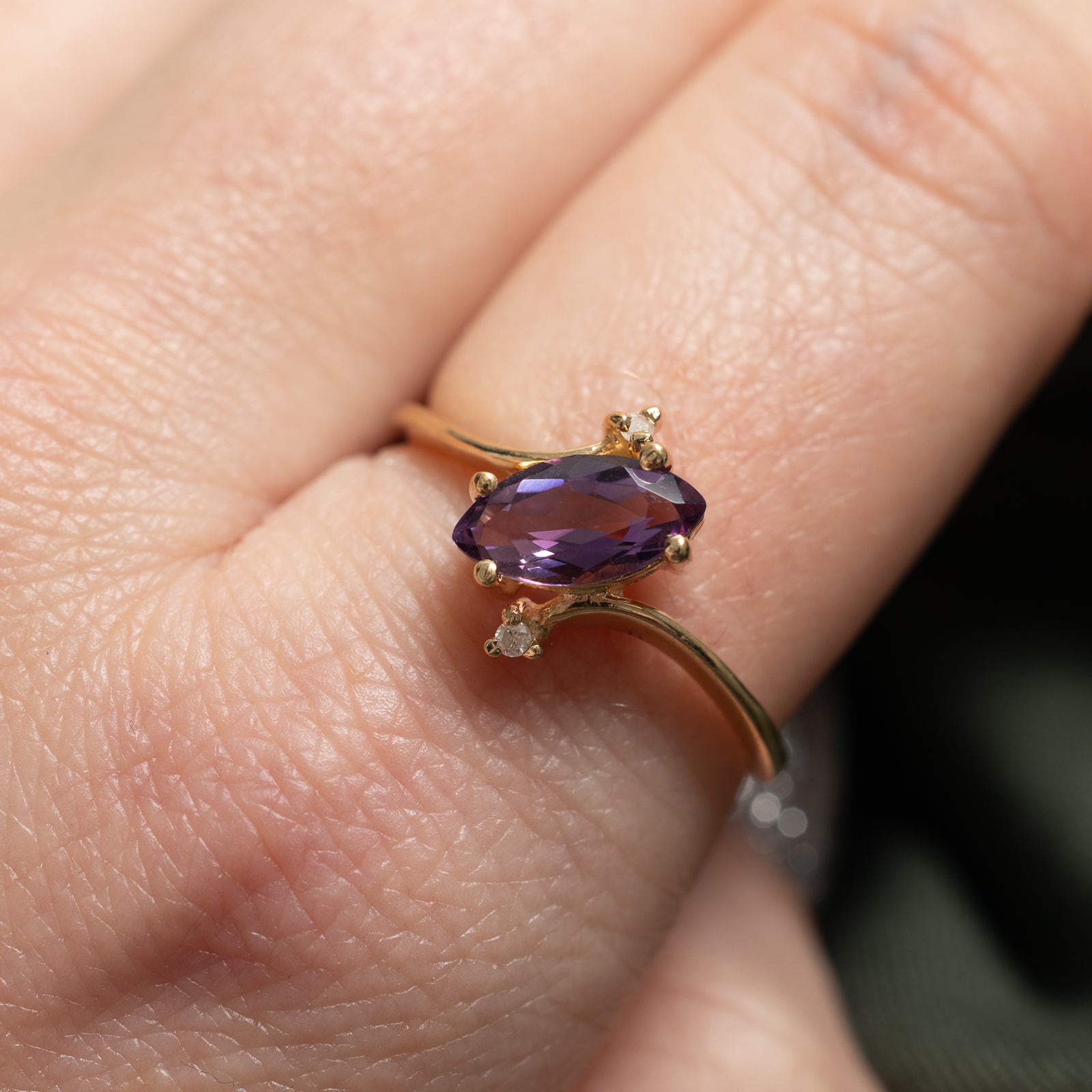 Bague en améthyste taille marquise et diamants | 0,70 ct, 0,01 ct au total | Taille 9 |