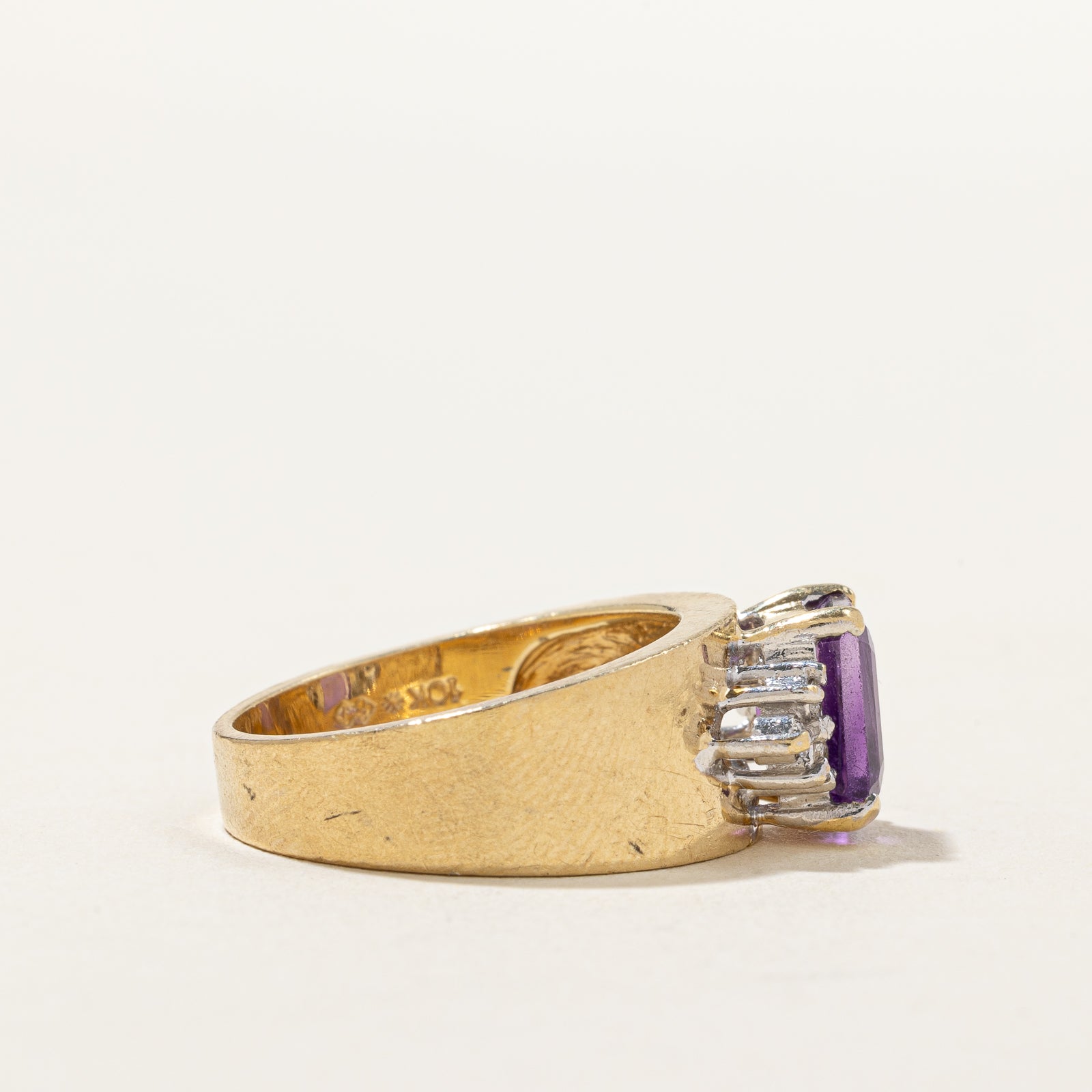 Bague cocktail en améthyste et diamants | Diamants : 1,50 ct (0,10 ct au total) | Taille 6,5 | 