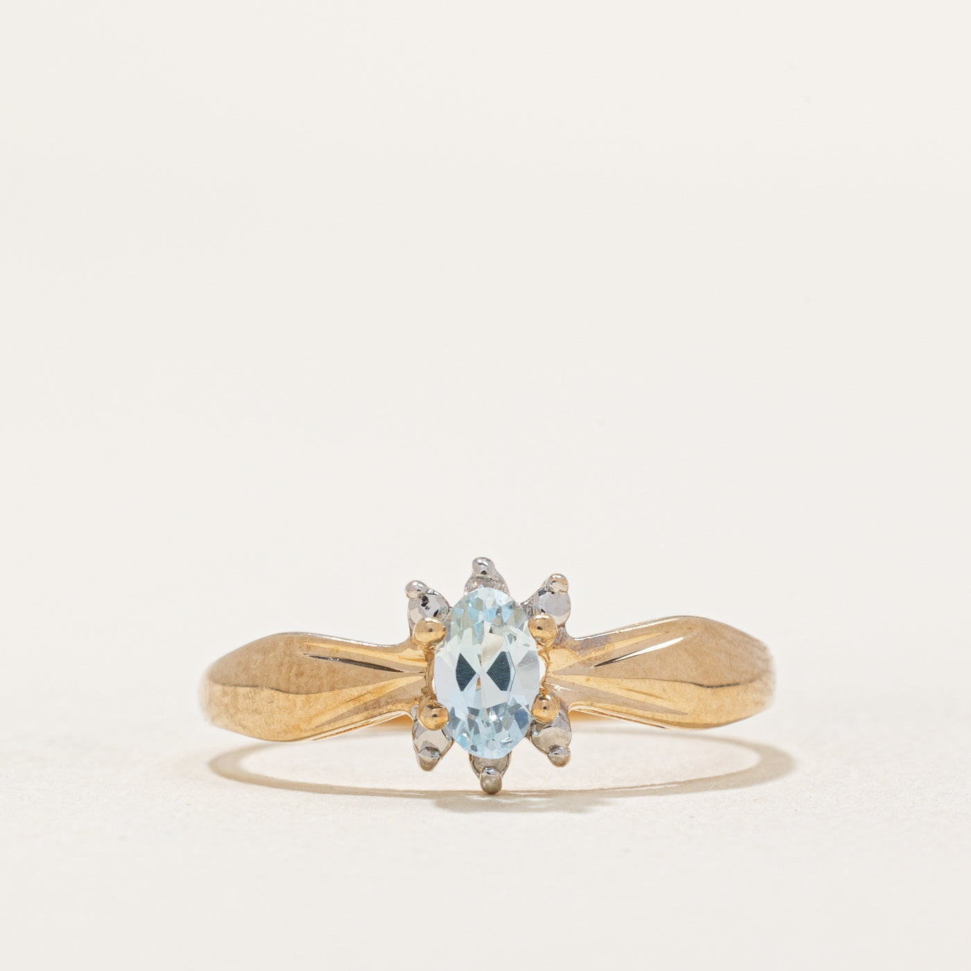 Bague pétale en topaze et diamants | 0,28 ct, 0,006 ct au total | Taille 6,25 | 