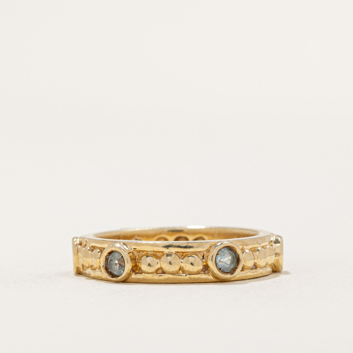 Alliance sertie clos de topazes texturées | 0,60 ct | Taille 8,25 | 