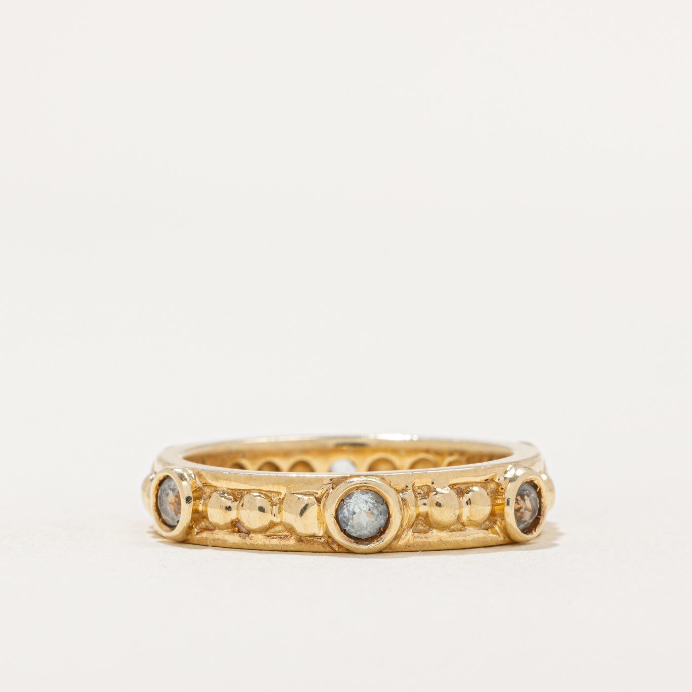 Alliance sertie clos de topazes texturées | 0,60 ct | Taille 8,25 | 