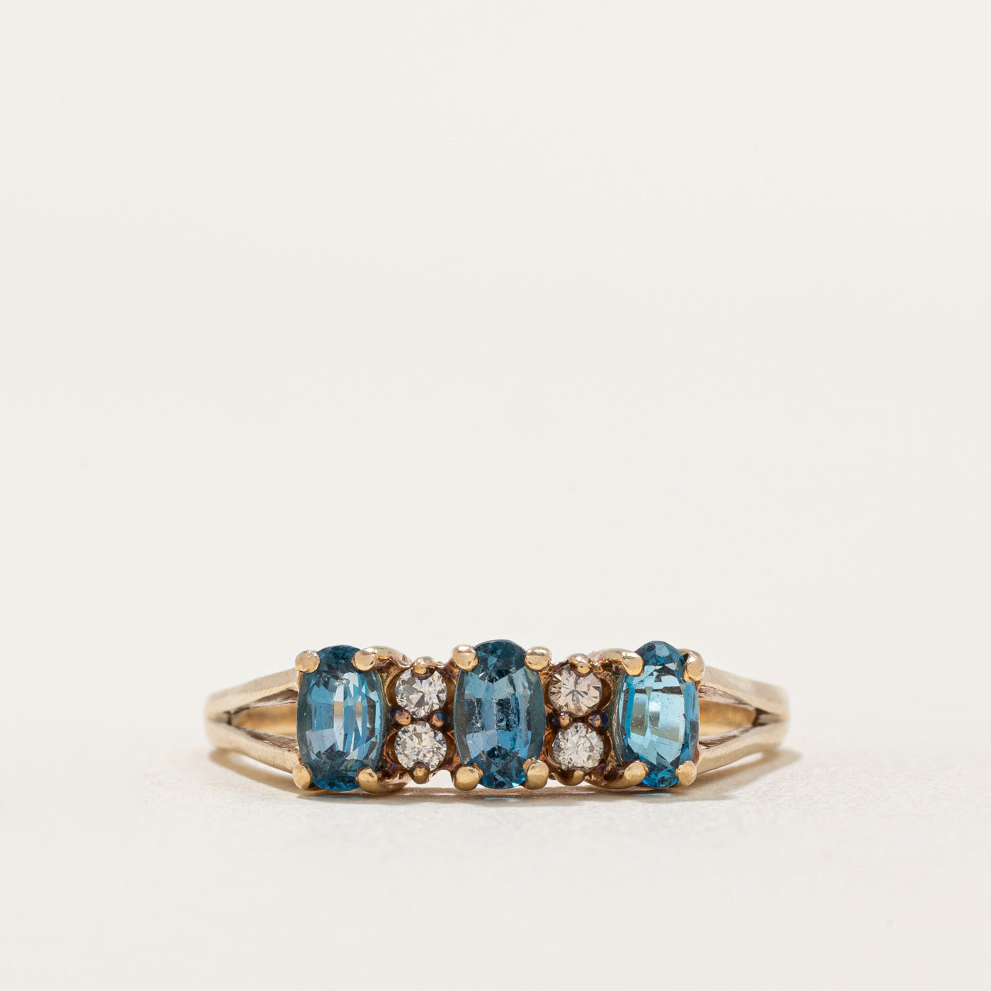 Bague trois pierres topaze et diamants | 0,75 ct, 0,07 ct | Taille 8,25 | 