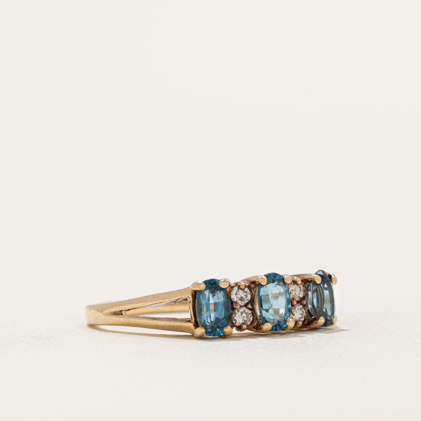 Bague trois pierres topaze et diamants | 0,75 ct, 0,07 ct | Taille 8,25 | 