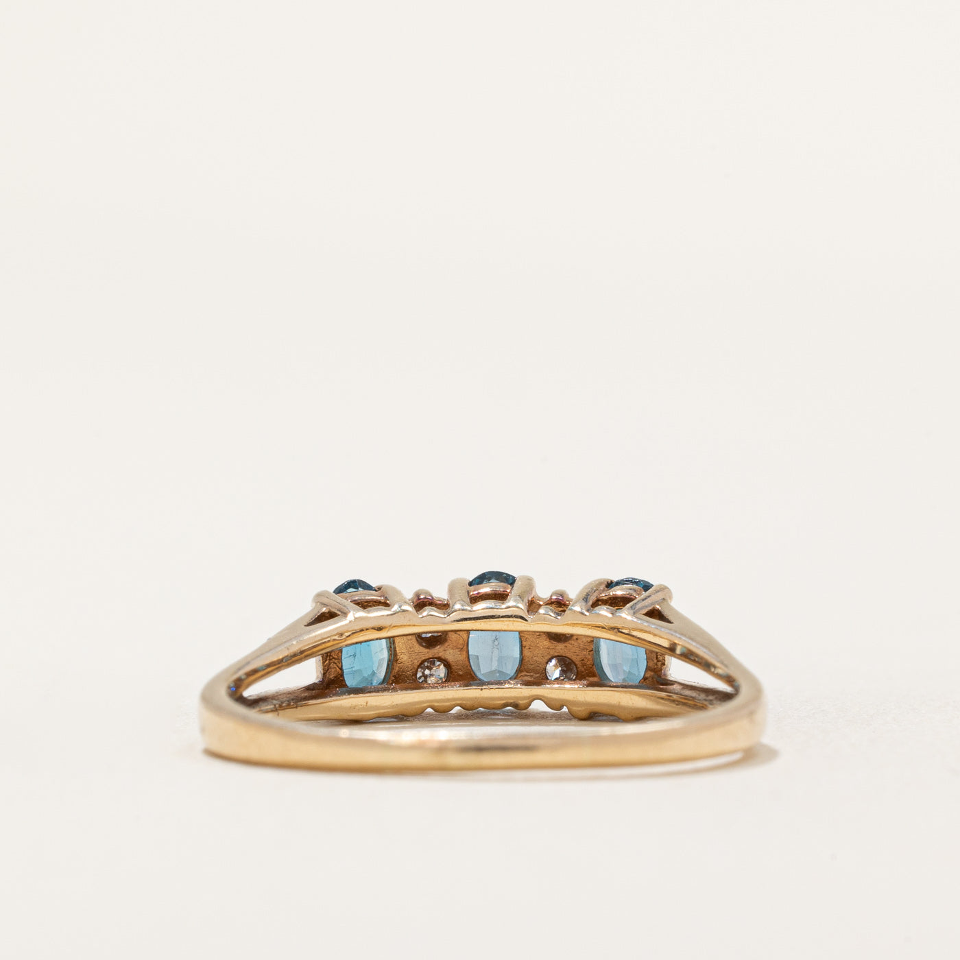 Bague trois pierres topaze et diamants | 0,75 ct, 0,07 ct | Taille 8,25 | 