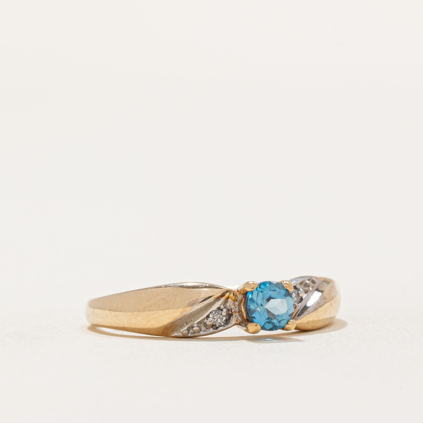 Bague conique inversée en topaze et diamants | 0,25 ct, 0,01 ct au total | Taille 6,25 | 