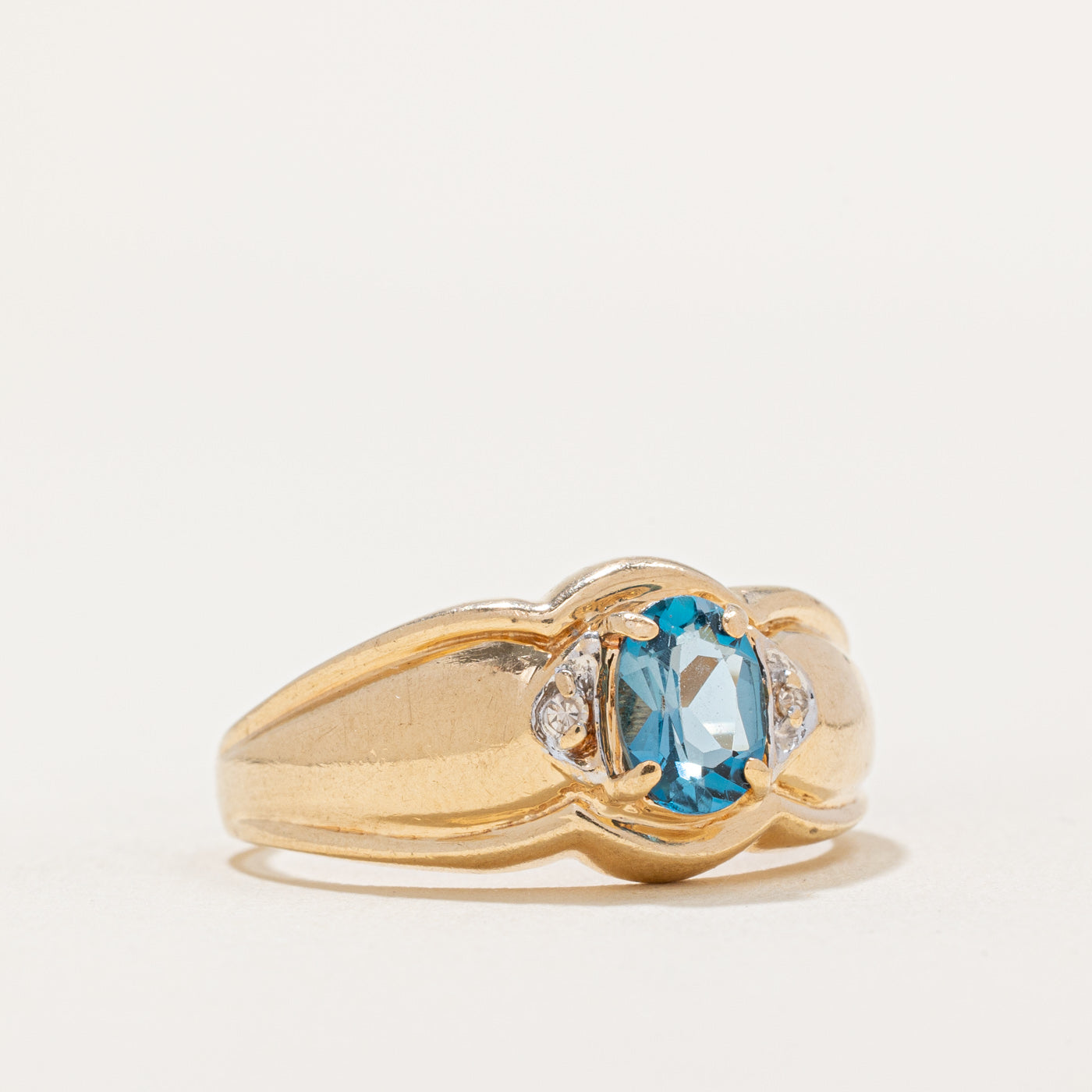 Bague en topaze ovale et diamants | 0,80 ct, 0,01 ct au total | Taille 8 | 