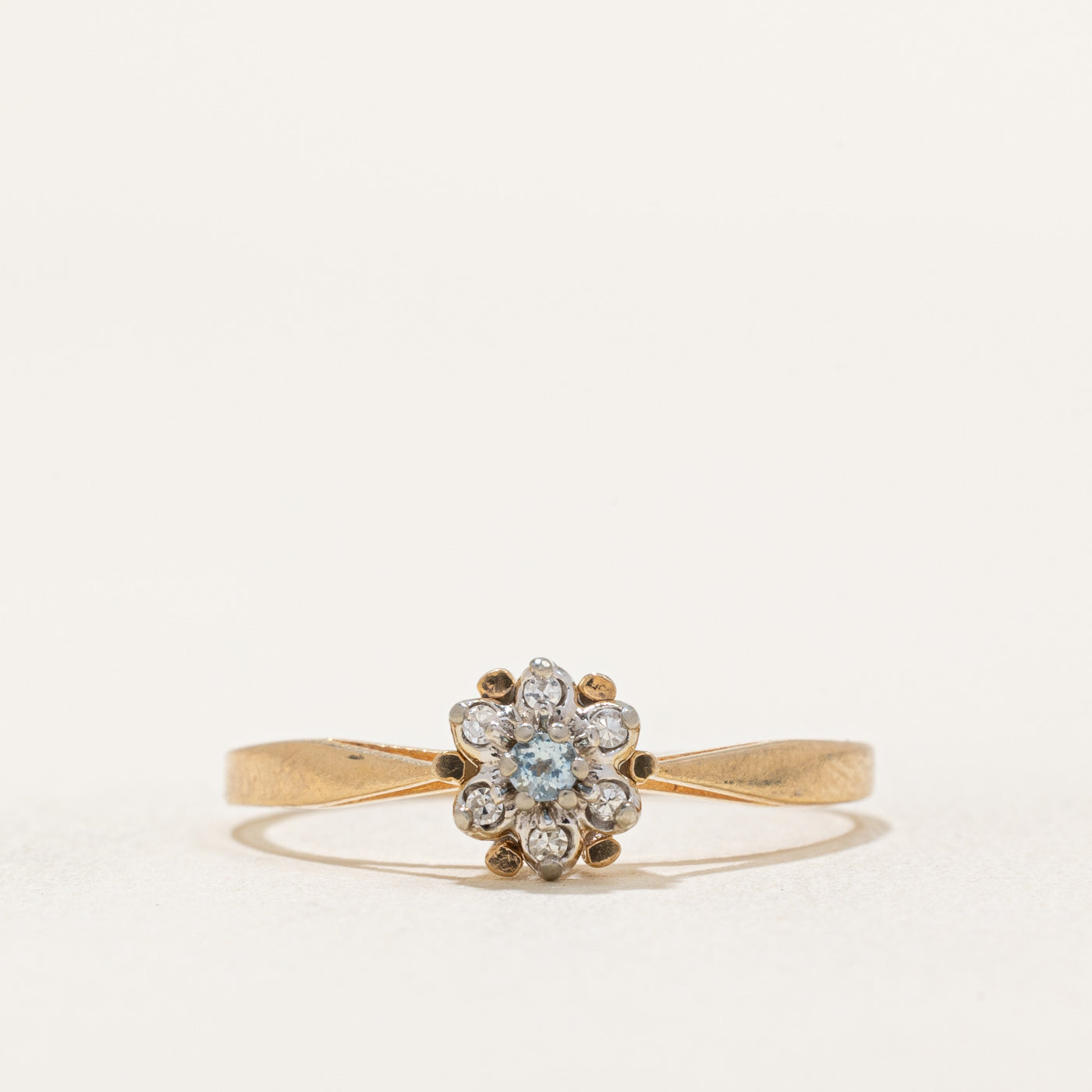 Aquamarine & Diamond Daisy Ring | 0.02ct, 0.02ctw | SZ 8 |