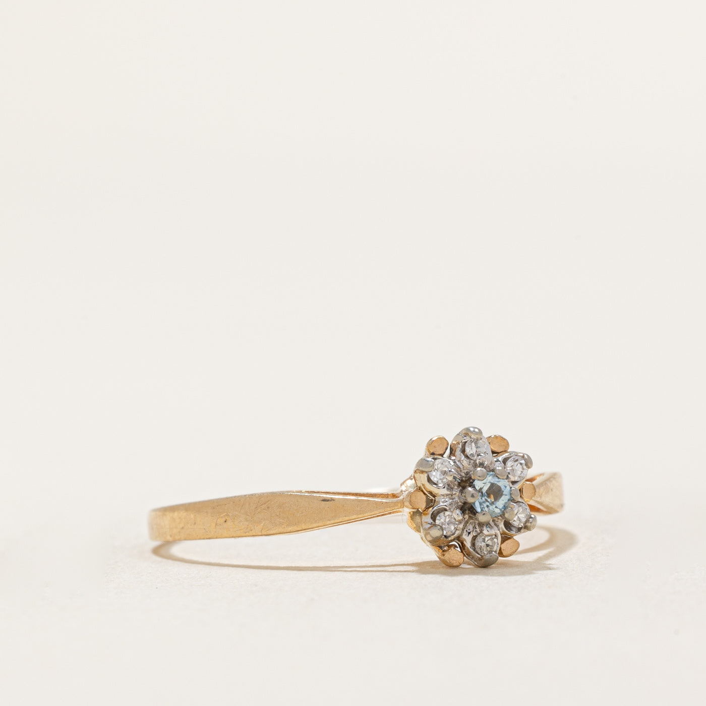 Aquamarine & Diamond Daisy Ring | 0.02ct, 0.02ctw | SZ 8 |