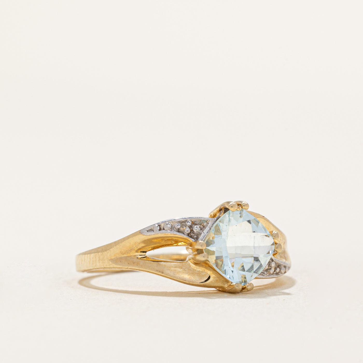 Bague cocktail aigue-marine et diamants | 0,70 ct, 0,005 ct au total | Taille 7 | 