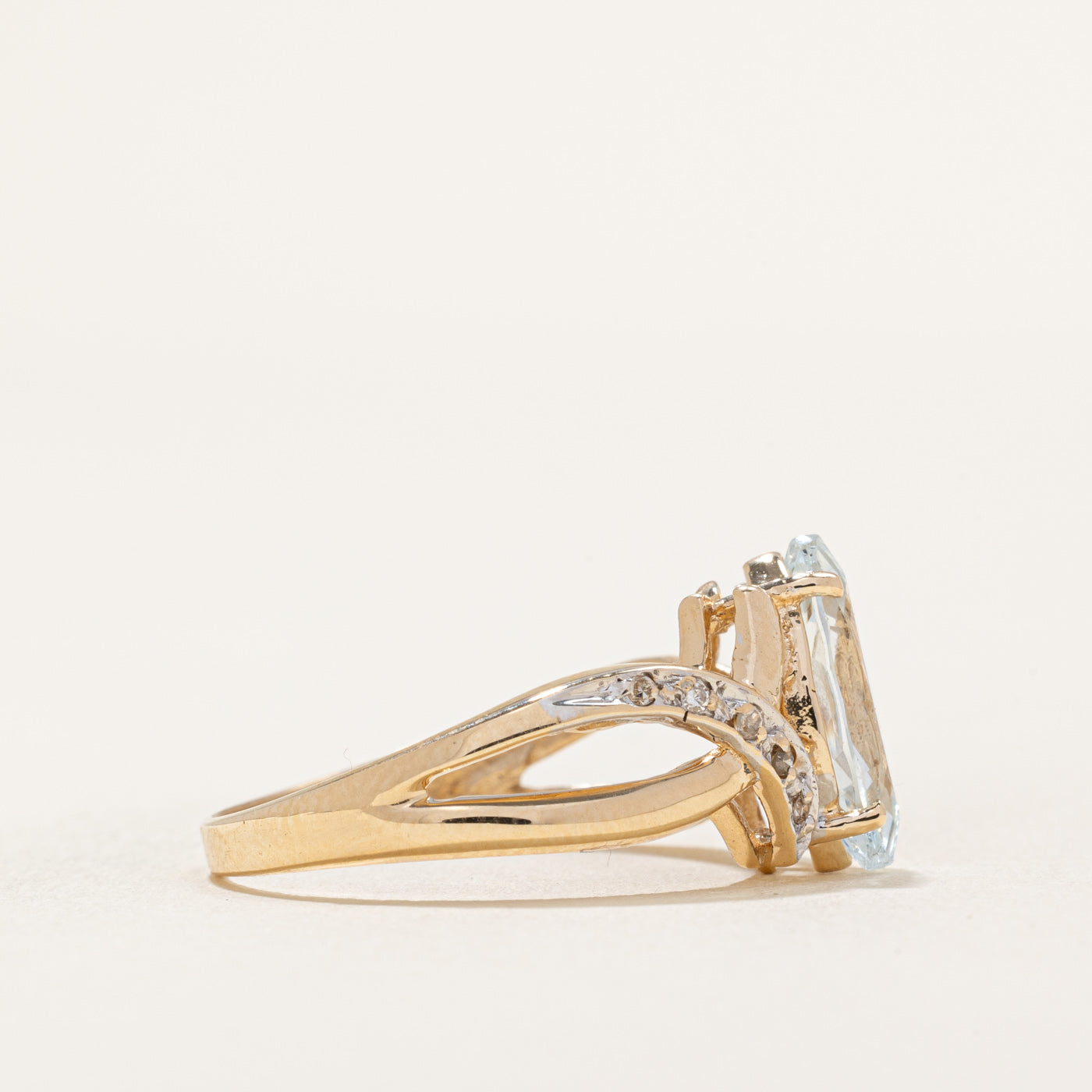 Bague croisée aigue-marine et diamants | 1,10 ct, 0,03 ct au total | Taille 8,25 | 