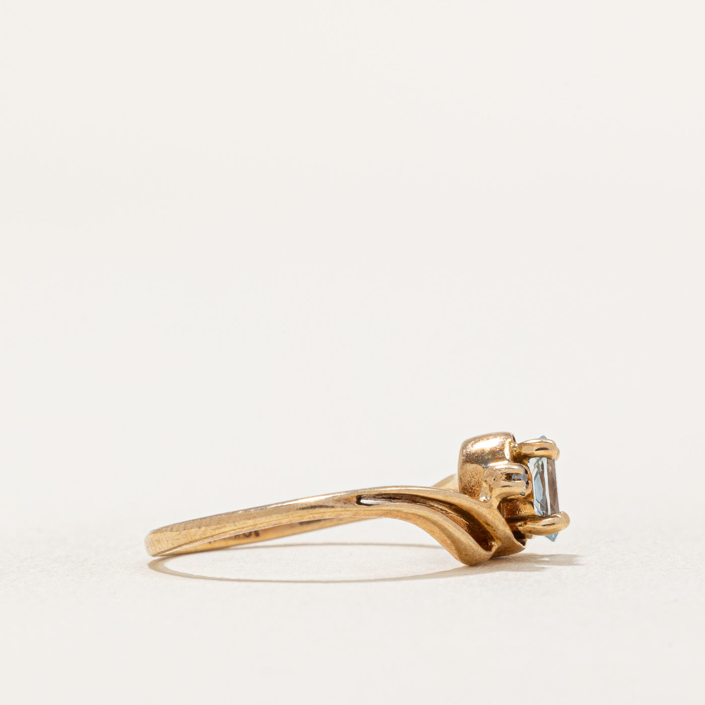 Aquamarine & Diamond Ring | 0.18ct, 0.01ct | SZ 3.5 |