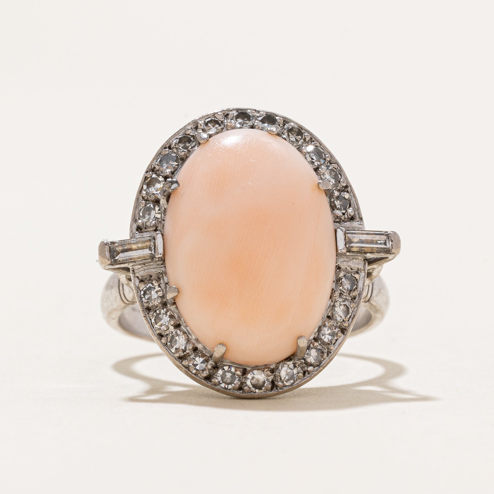 Bague cocktail halo corail et diamants | 5,70 ct, 0,33 ct au total | Taille 7,5