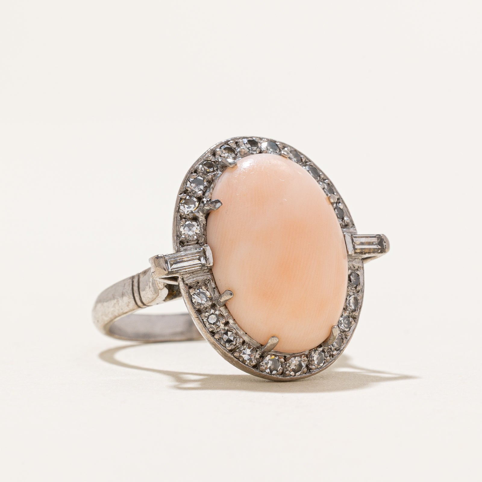 Bague cocktail halo corail et diamants | 5,70 ct, 0,33 ct au total | Taille 7,5