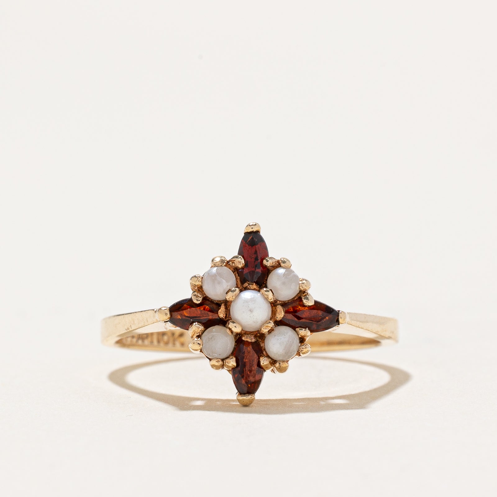 Bague en grappe de grenats et perles | 0,20 ct | Taille 6,75
