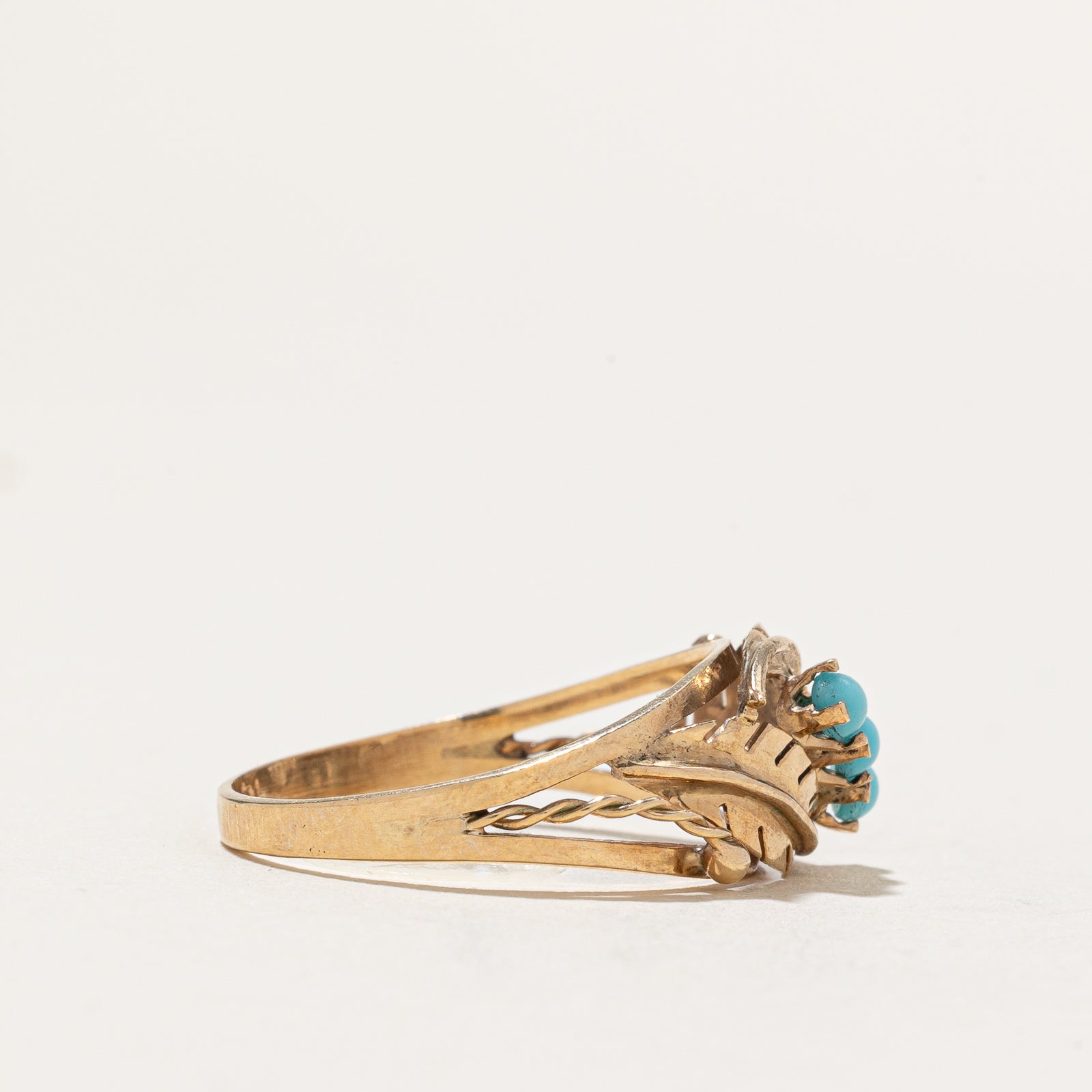 Bague vintage en turquoise à motif feuille diagonale (0,18 ct) | Taille 7,75