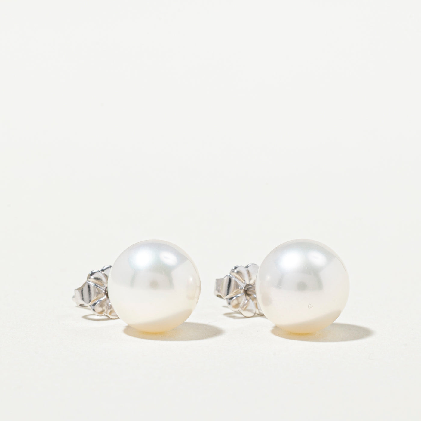 Boucles d'oreilles puces solitaire en or 14 carats avec perle