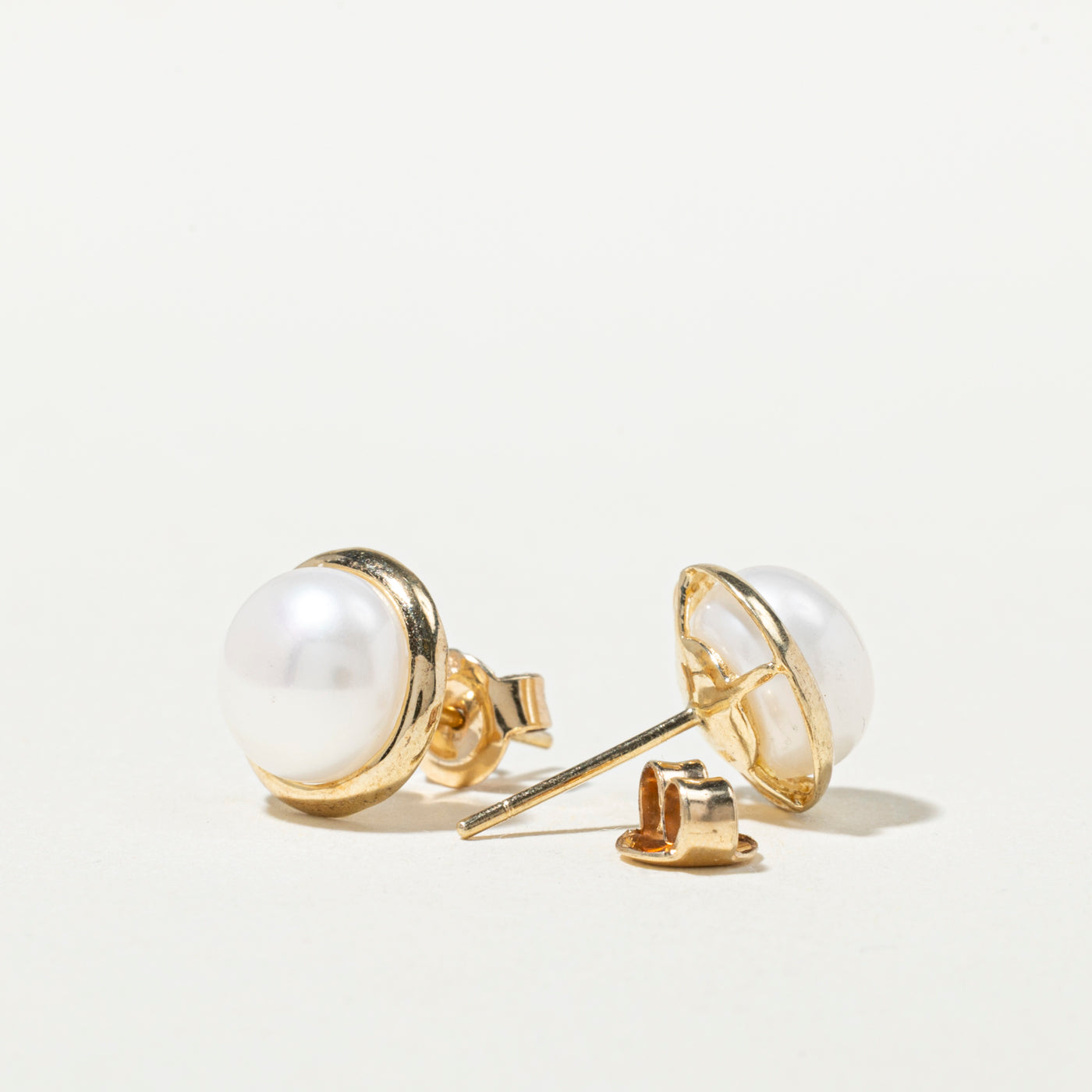 Boucles d'oreilles puces en or 14 carats avec perles